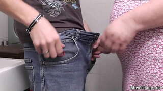 De lul van een topline in een vet gat