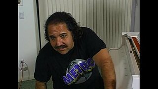 Metro - Ron Jeremy Venice Beach-en - scene 4