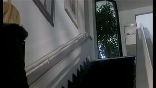 Доста топла и съблазнителна блондинка с големи цици Бритни Скай накара пич, като душ, пробиване си