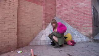 Nina jiġrilha Madrid sħun bil-telefon tagħha bustings!